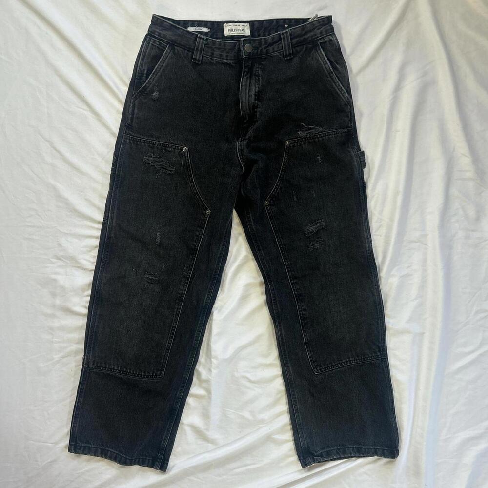 Washed black Pull&Bear baggy flared carpenter jeans with a heavy distressing.